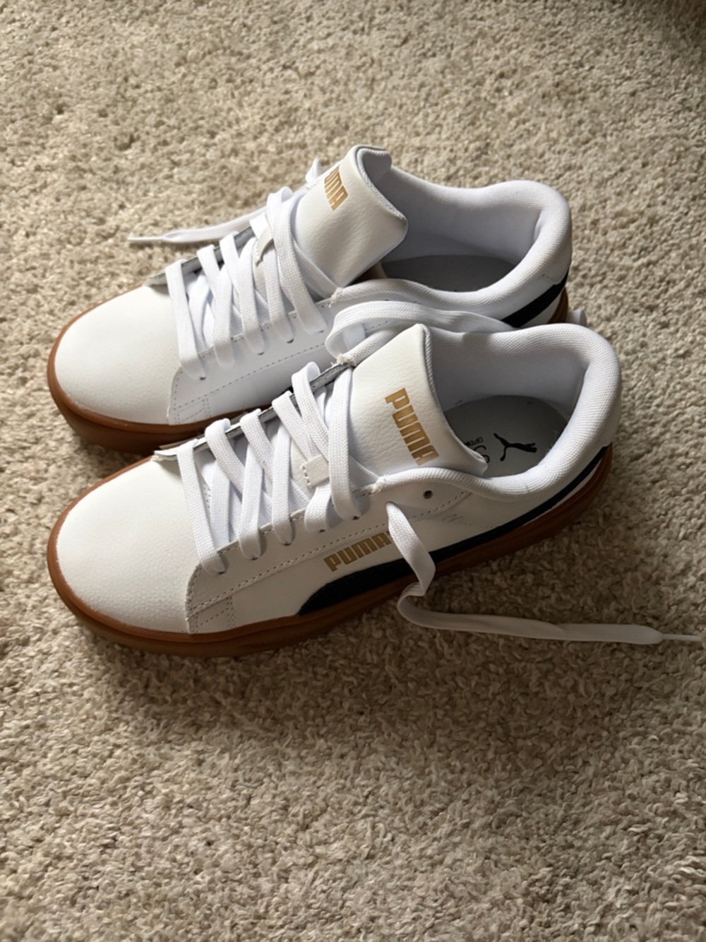 NWT✅ Puma White Sneakers with Gum Sole and Black Stripe